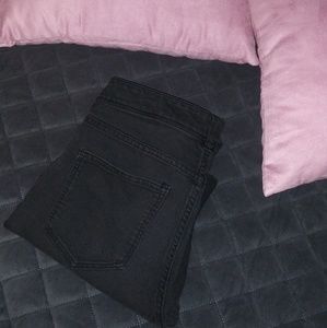 Divided blk jeans🕸